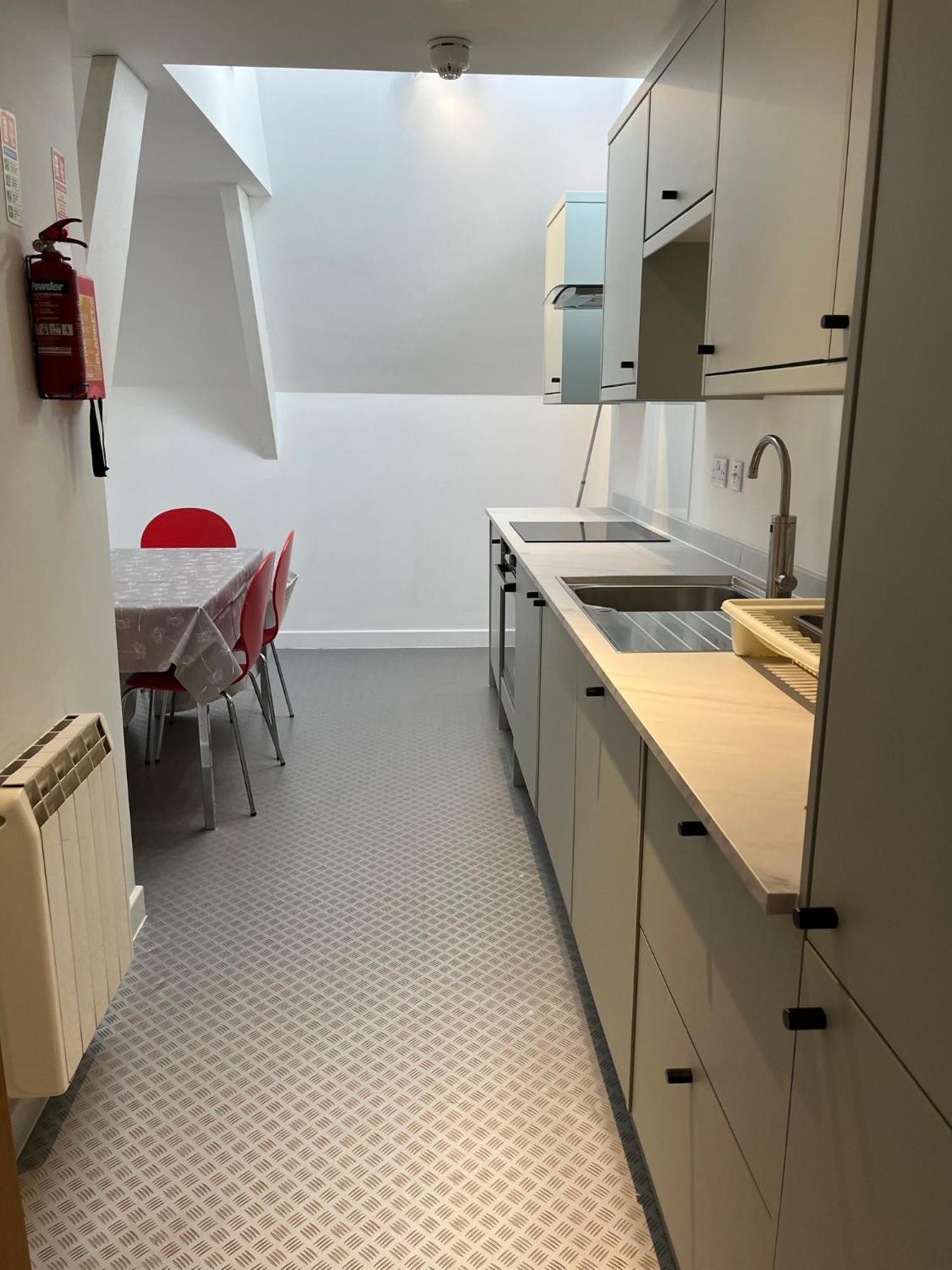 Armyn House Apartments, Your Coastal Escape In Фалмът Екстериор снимка