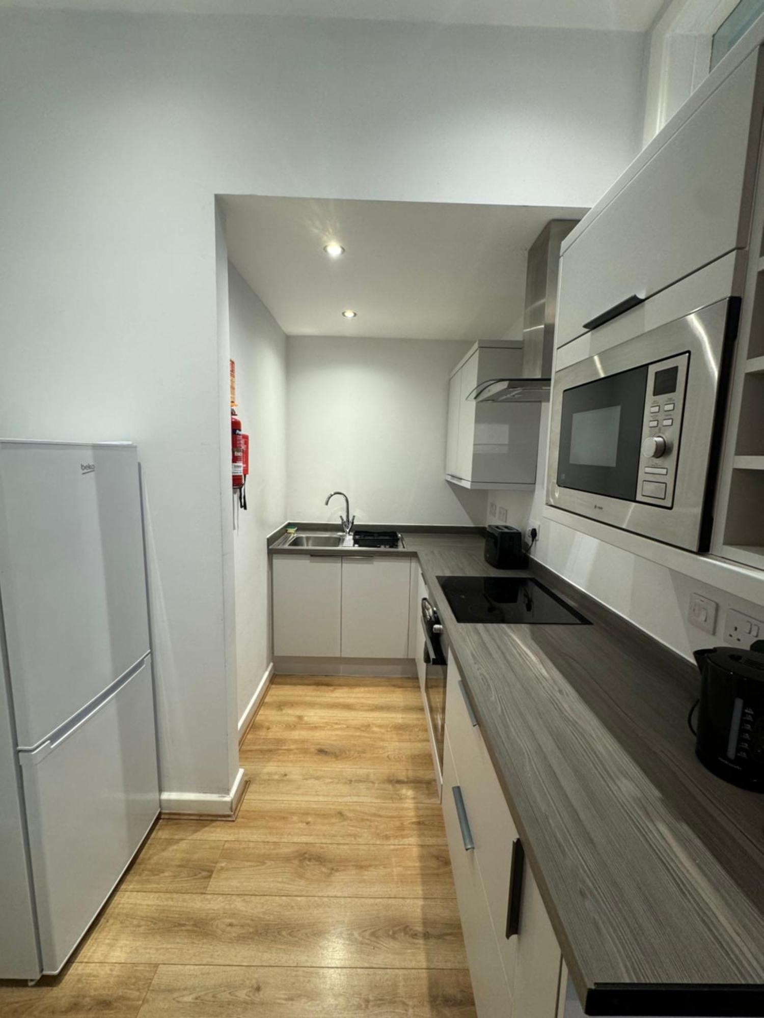 Armyn House Apartments, Your Coastal Escape In Фалмът Екстериор снимка
