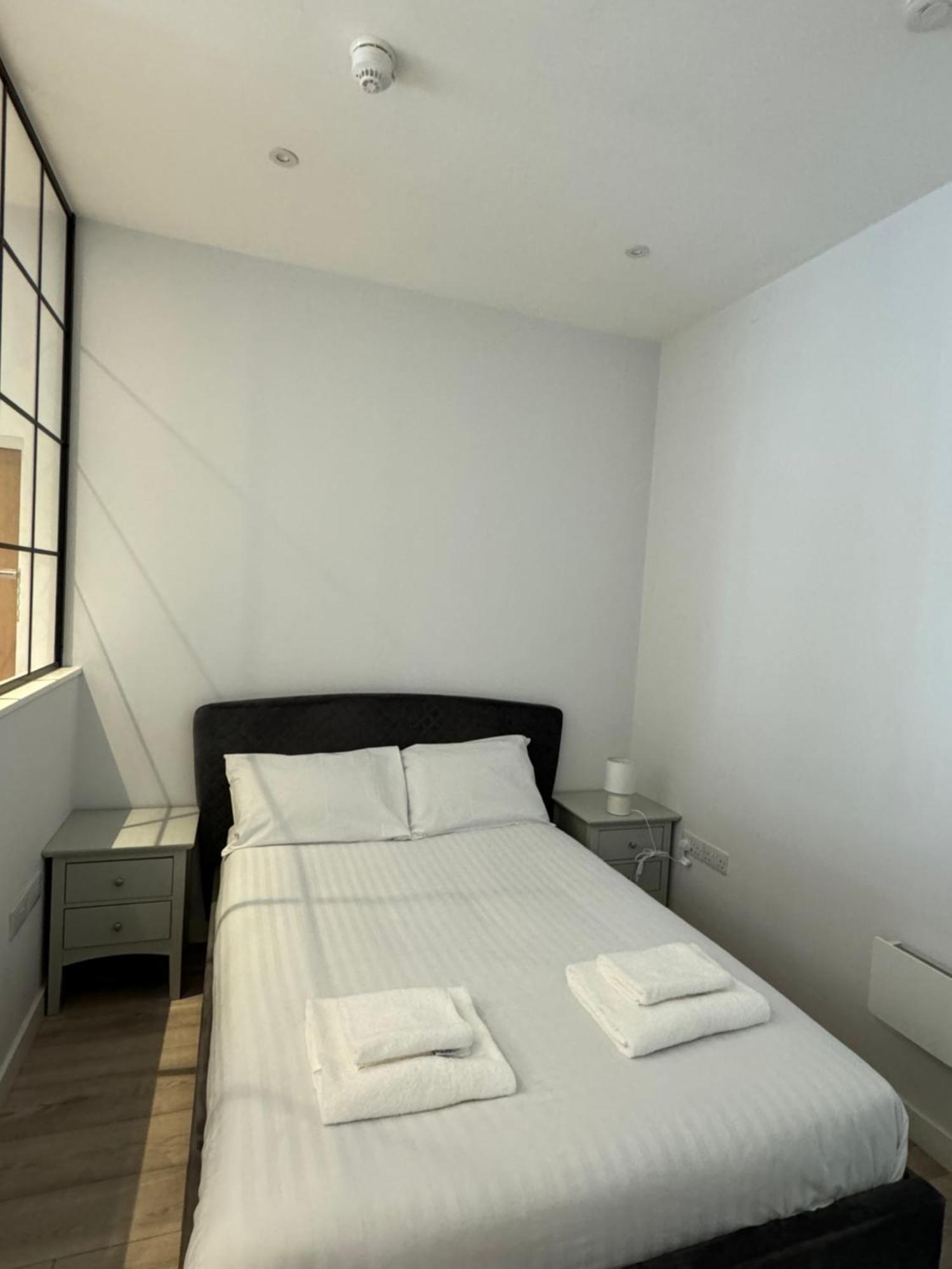 Armyn House Apartments, Your Coastal Escape In Фалмът Екстериор снимка
