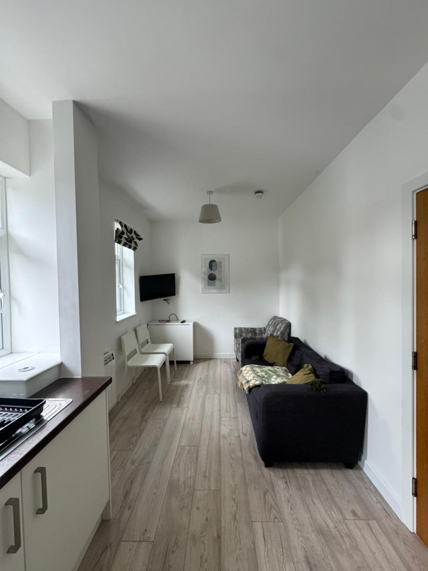 Armyn House Apartments, Your Coastal Escape In Фалмът Екстериор снимка