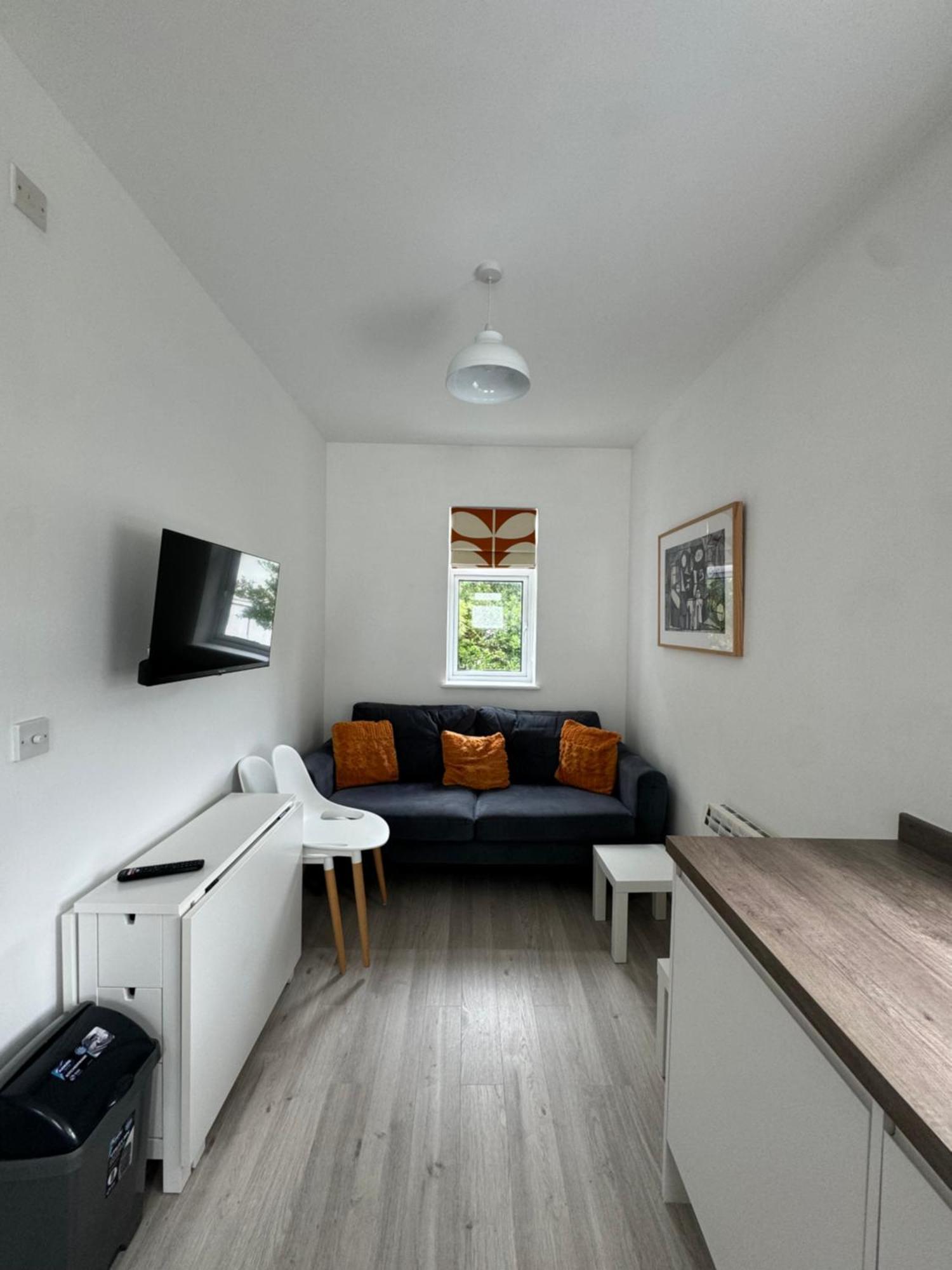 Armyn House Apartments, Your Coastal Escape In Фалмът Екстериор снимка